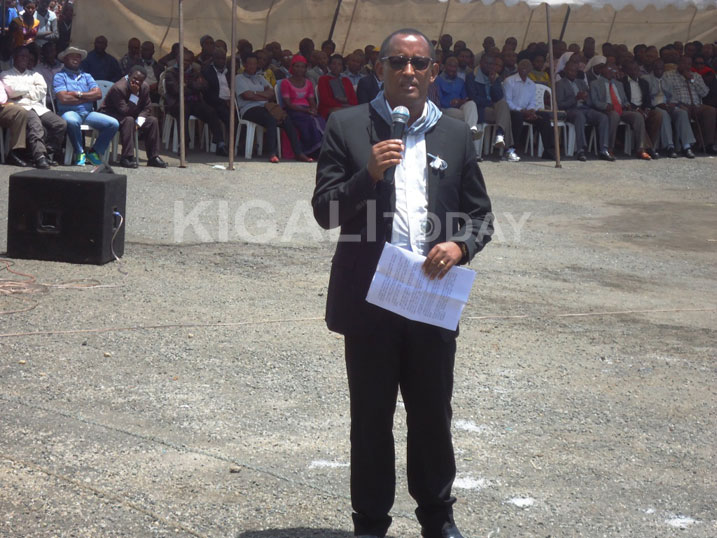 Dr Bideli yasabye abaturage gutanga amakuru y'aho imibiri y'abazize Jenoside biciwe i Nyabihu iri ngo ishyingurwe mu cyubahiro.