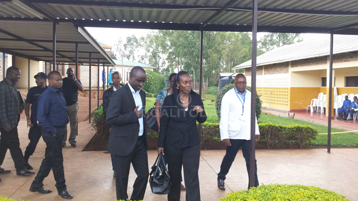 Minisitiri Gashumba n'umuyobozi w'Akarere ka Gisagara, Rutaburingoga Jerome batemberezwa mu bitaro bya Kibilizi 