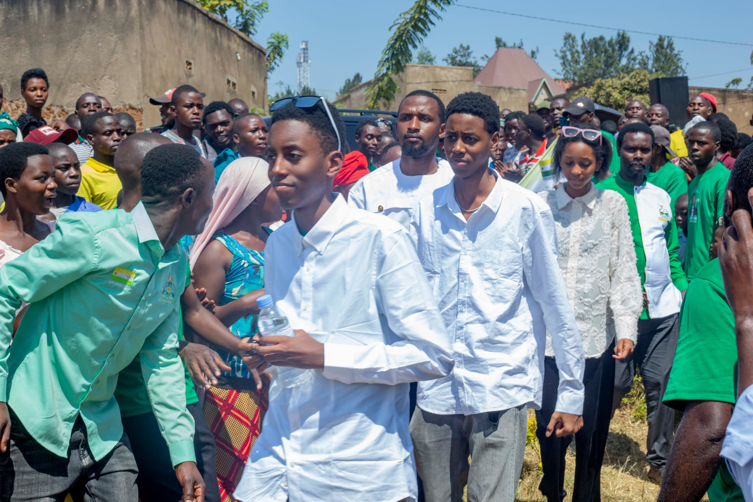 Dr. Frank Habineza yari ari kumwe n'umugore we n'abana