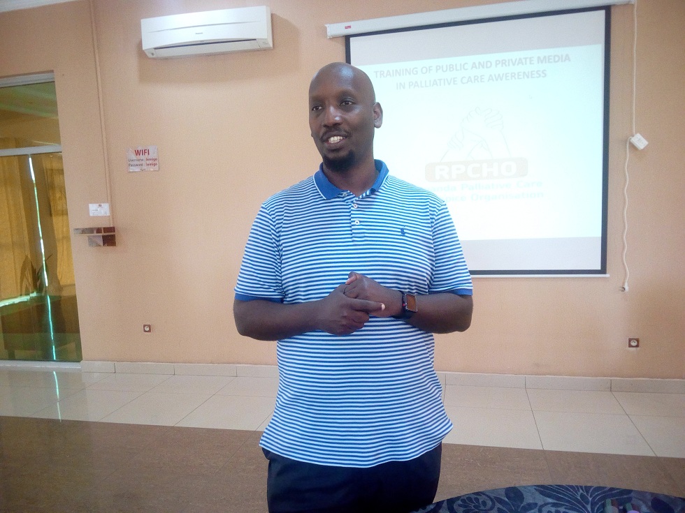 Dr Christian Ntizimira, umuganga w'inzobere mu kwita ku bafite indwara zidakira