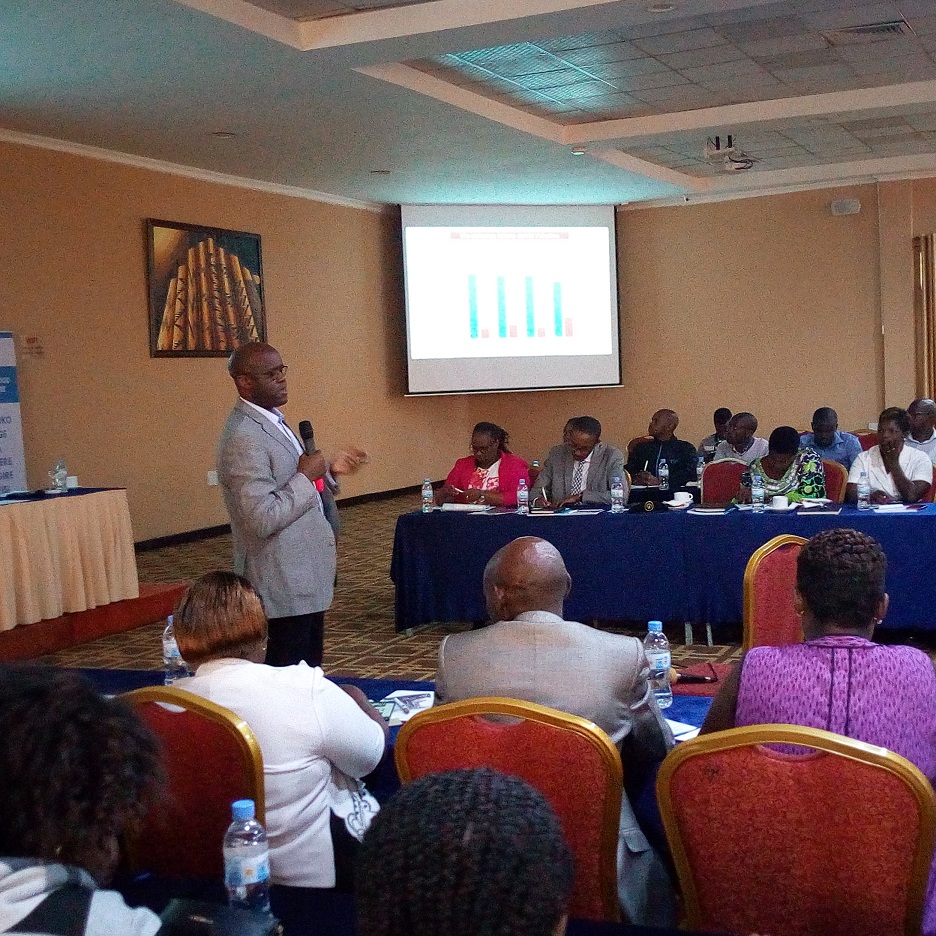 Dr Felicien Usengumukiza asobanura uko ubyavuye muri ubwo bushakashatsi