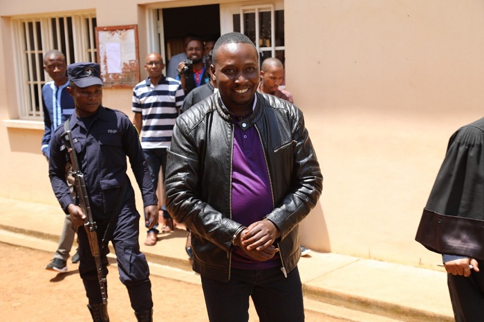 Dr Francis Habumugisha arashinjwa gutuka no gukubita umukobwa witwa Kamali Diane no kumumenera telefoni