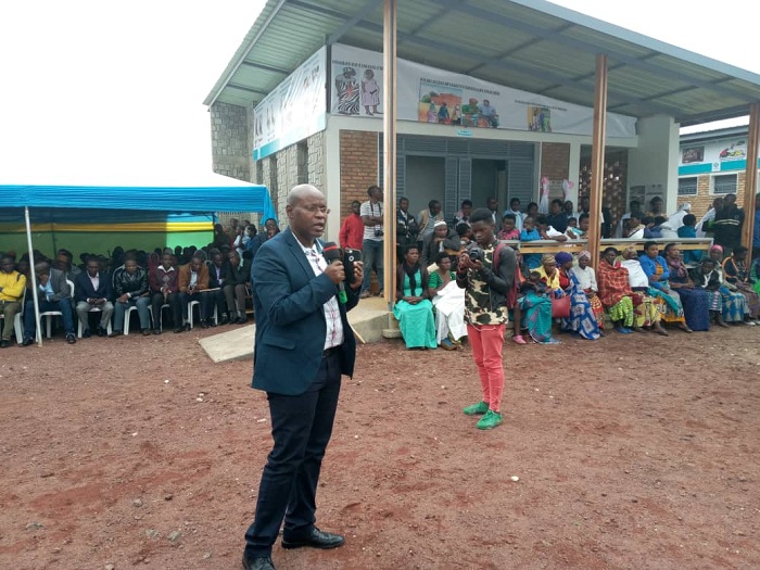 Dr Innocent Turate, umuyobozi muri RBC, ashima uruhare rwa ADRA mu iterambere ry'abaturage