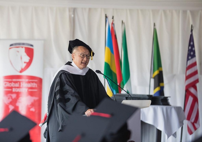 Dr Jim Yong Kim wahoze ayobora Banki y'Isi na we yari ahari