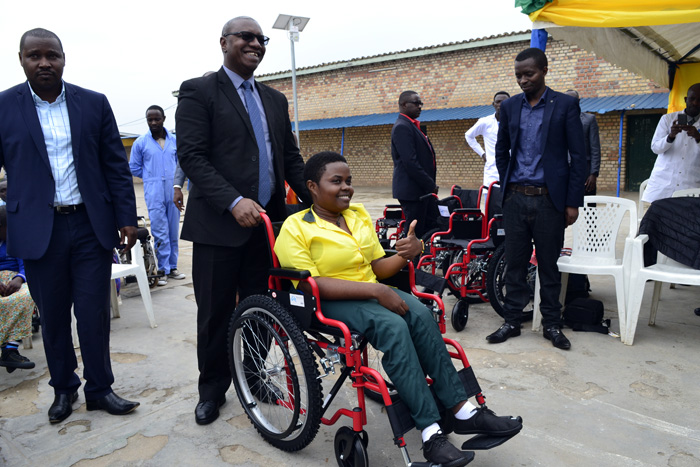 Dr Ndimubanzi atanga igare