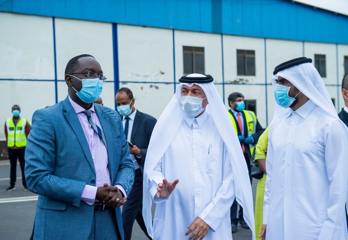 Minisitiri w'Ubuzima Dr. Daniel Ngamije (ibumoso), ni we wakiriye ibyo bikoresho