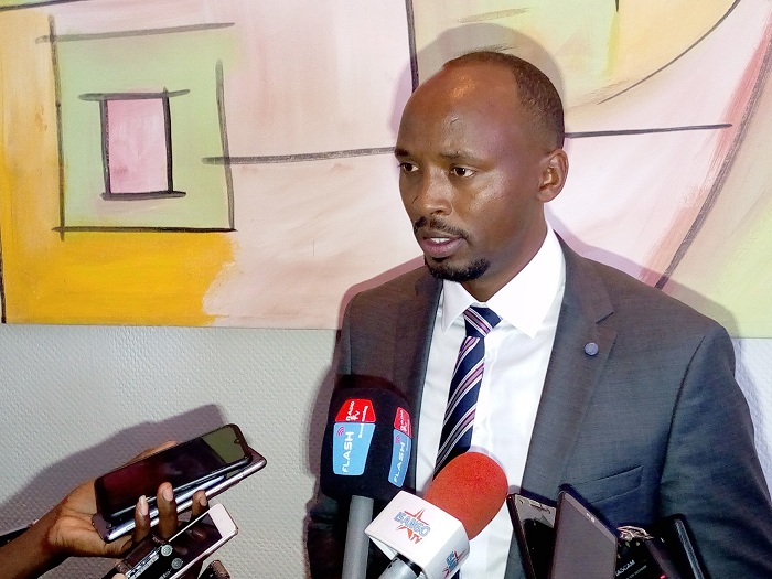 Dr. Nsanzimana asaba abantu kumenya gukoresha telefone neza zitazabatera uburwayi