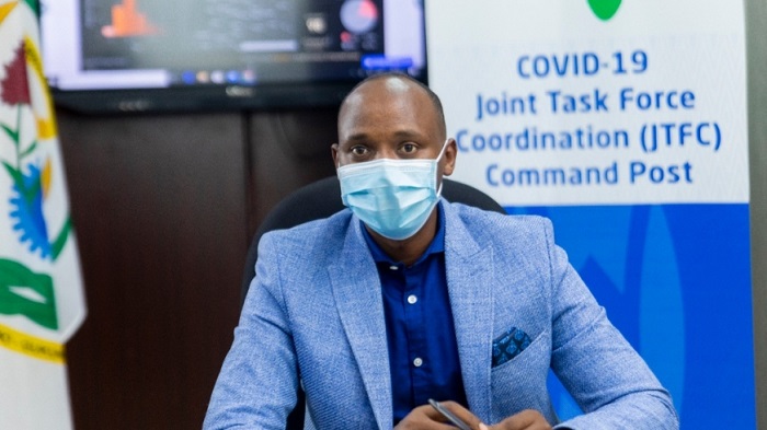 Umuyobozi Mukuru wa RBC, Dr Sabin Nsanzimana asaba abantu kudakinisha ibicurane kuko bishobora kuba ari Covid-19 banduye batabizi