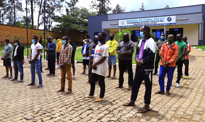 Baragira abandi inama yo kutajya batwara ibinyabiziga banyoye ibisindisha