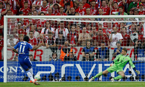 Penaliti ya nyuma yatewe na Drogba yahesheje Chelsea inshinzi.