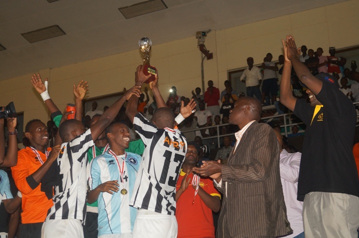 APR FC itwaye igikombe kibimburira ibindi muri 2015