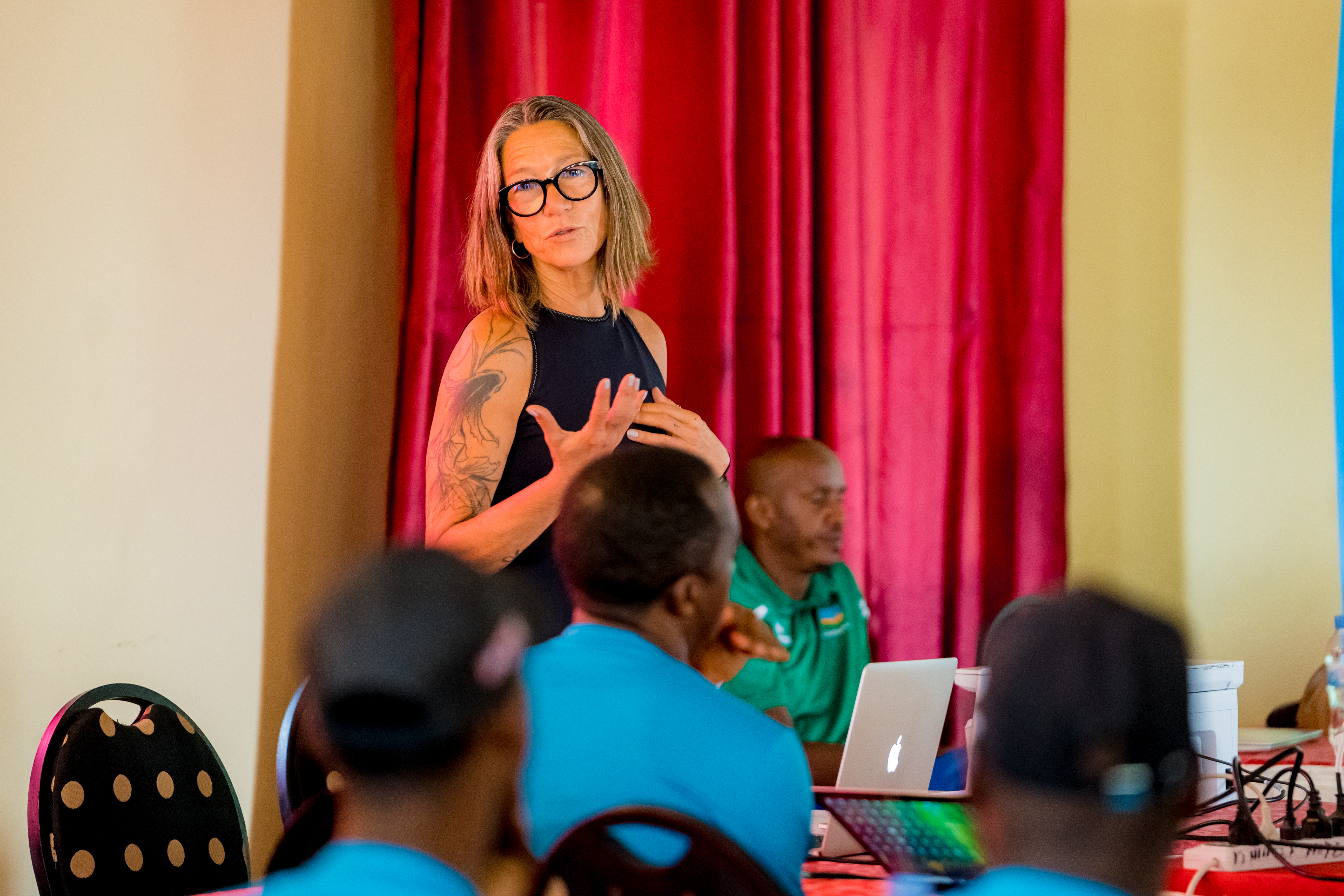 Umunya Brazilekazi Claudia Costa Oliveira-Laciga ubwo yarimo gutanga amasomo