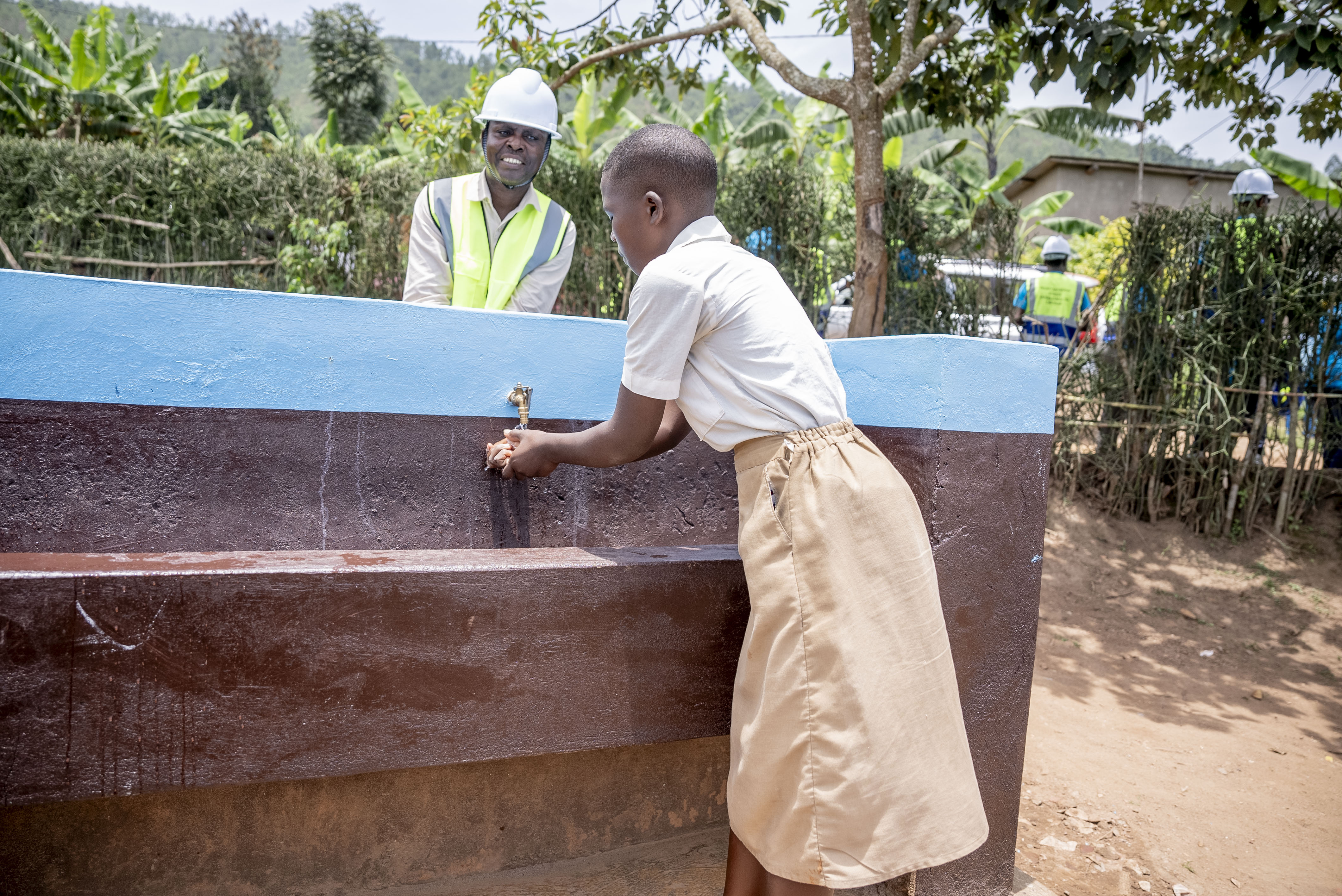 Amazi aje yari akenewe