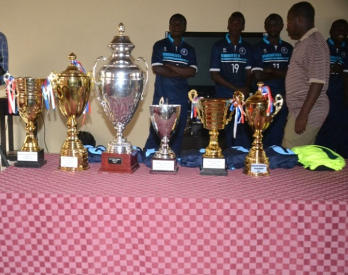 Police Handball Club nayo yerekanye ibikombe yegukanye