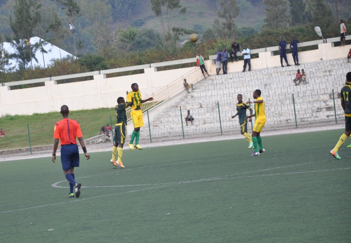 Mugenzi Bienvenu(wa Marines uri mu kirere) uretse gutanga imipira ibiri yavuyemo ibitego yanagoye cyane As Kigali