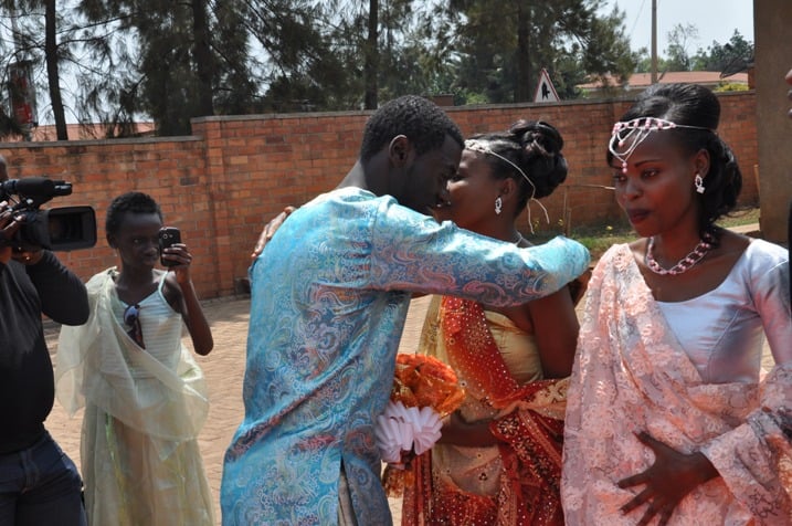 Abanza gushimira abamuzanye