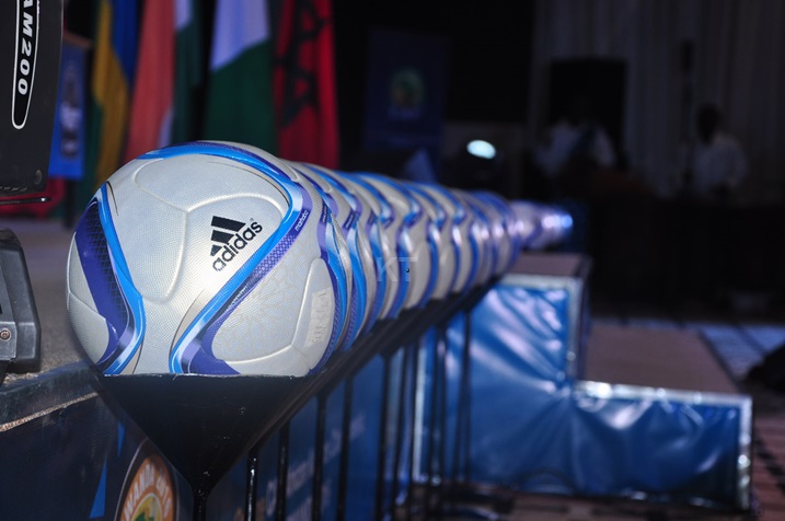 Iyo mipira yar iteguye nayo.