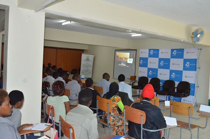 Beretswe uburyo bashobora gukurikirana amasomo yo gukuza bizinesi zabo kuri internet babifashijwemo na Microsoft for Africa.