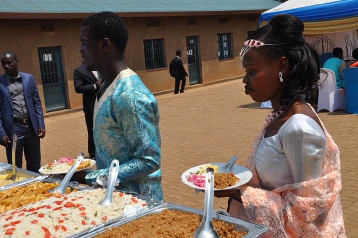 Babanje kwiyakira mbere yo kujya mu kiriziya