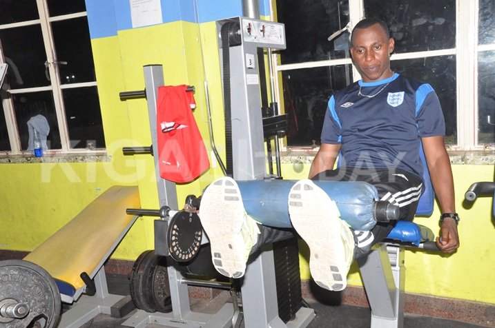 Harimo ibyuma bifasha umuntu kugira ubuzima bwiza no gutera uko abyifuza. Iki gifasha kugorora no gukomeza amatako.