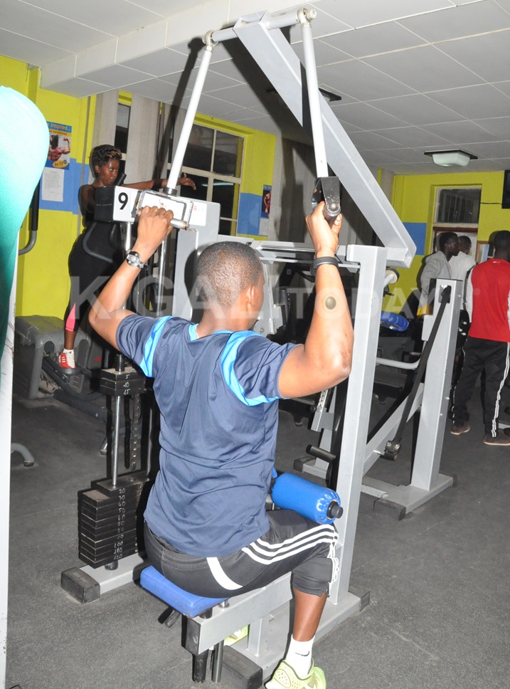 Iki kiri mu bifasha igice cyo hejuru y'imbavu kugagara ariko kigakora n'intugu.