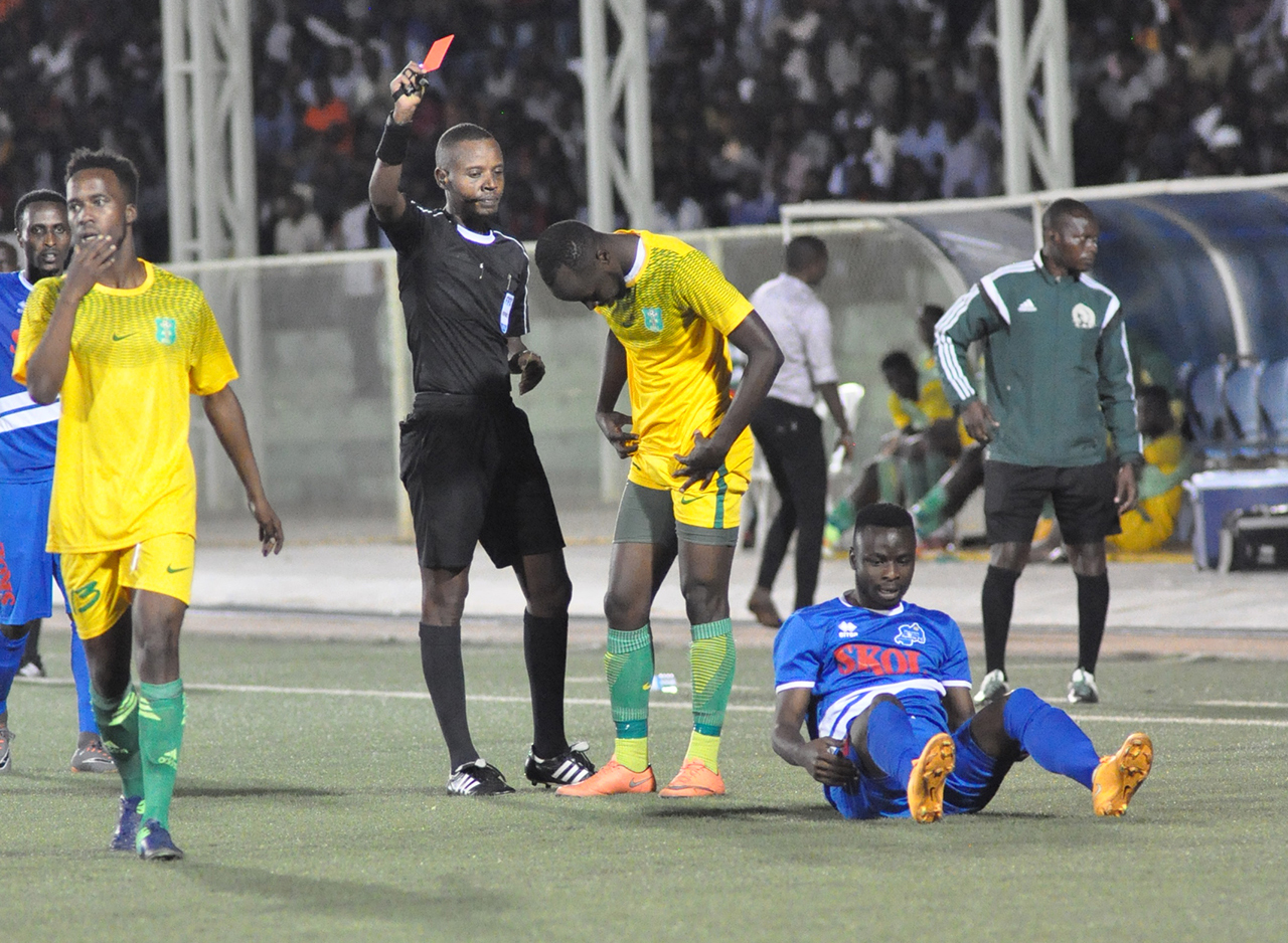 Nsabimana Eric Zidane yahawe ikarita y