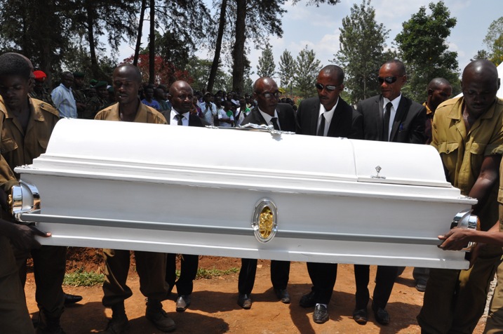 Ubwo bari bamugejeje mu irimbi rya Kanombe