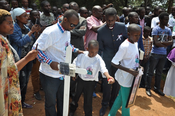 Romeo asezera bwanyuma Papa we