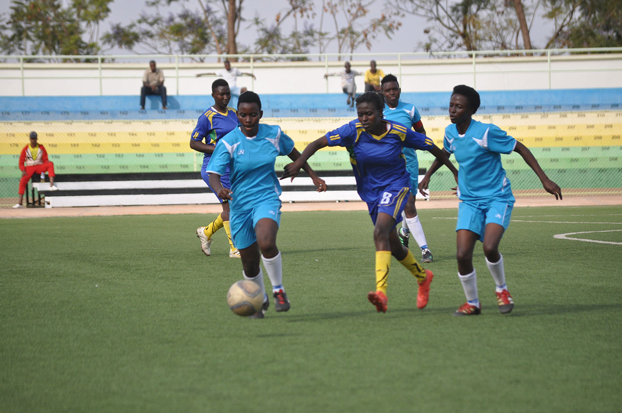 Abakobwa bahatana ku mukino wa nyuma