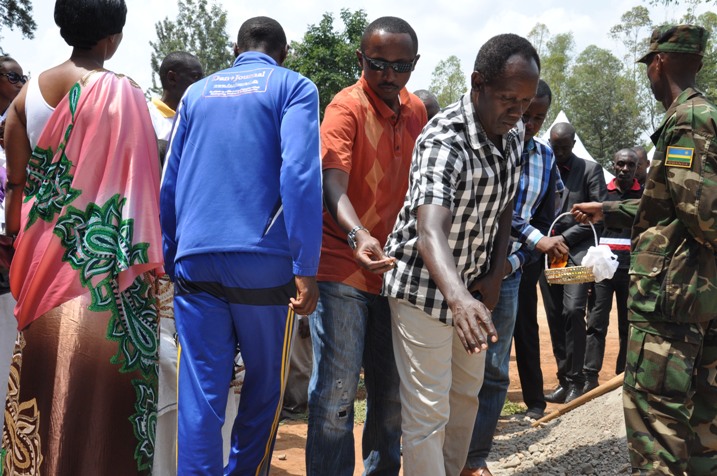 Asigiye benshi urwibutso