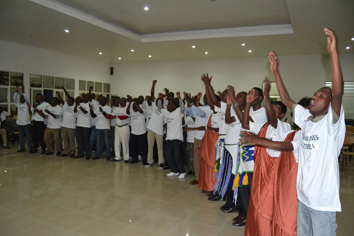 Abatoza b'intore mu ishuri rukuru INES Ruhengeri.