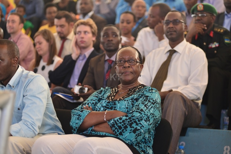 Bamwe mu bayobozi nabo bari baje kwihera ijisho icyo gitaramo.