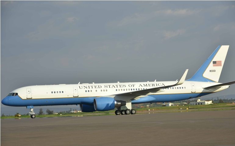 Indege ya Leta zunze ubumwe za Amerika yazanye John Kerry mu Rwanda