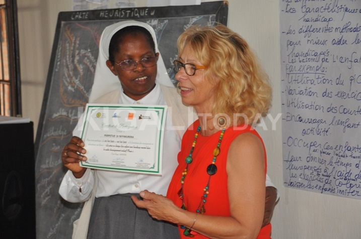 Abakurikiranye aya mahugurwa banahawe impamyabushobozi.