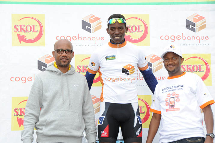 Aleluya Joseph yambikwa umupira w