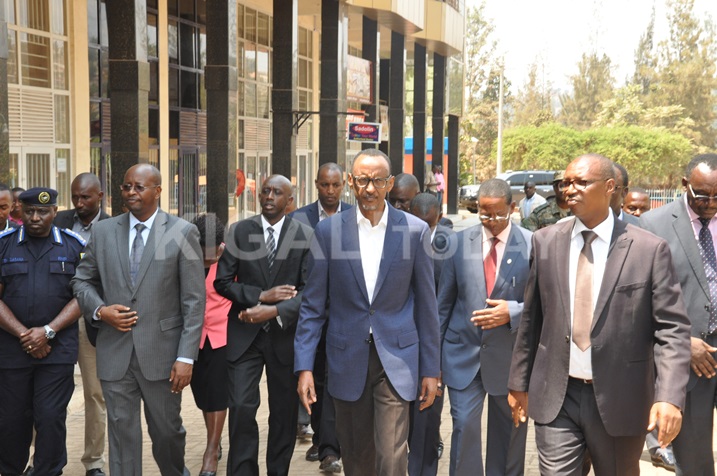 Perezida Kagame yasuye amakoperative akorera mu Gakiriro ka Gisozi.