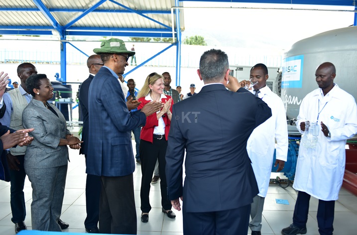 Bamugaragarije ko amazi uru ruganda rutunganya yujuje ubuziranenge.