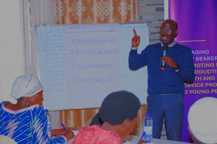 Mporanyi asanga abakobwa baterwa inda bagombye gufashwa buri gihe bagasubira mu ishuri