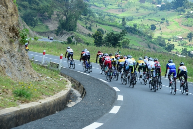 Bazamuka imisozi yo mu karere ka Karongi