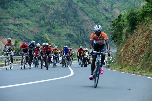 Areruya Joseph aha yari agerageje kunyura mu rihumye abandi