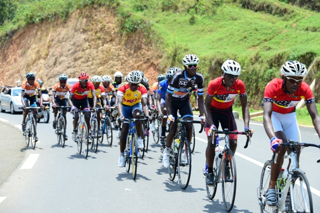 Abakinnyi babanje kugenda bacungana