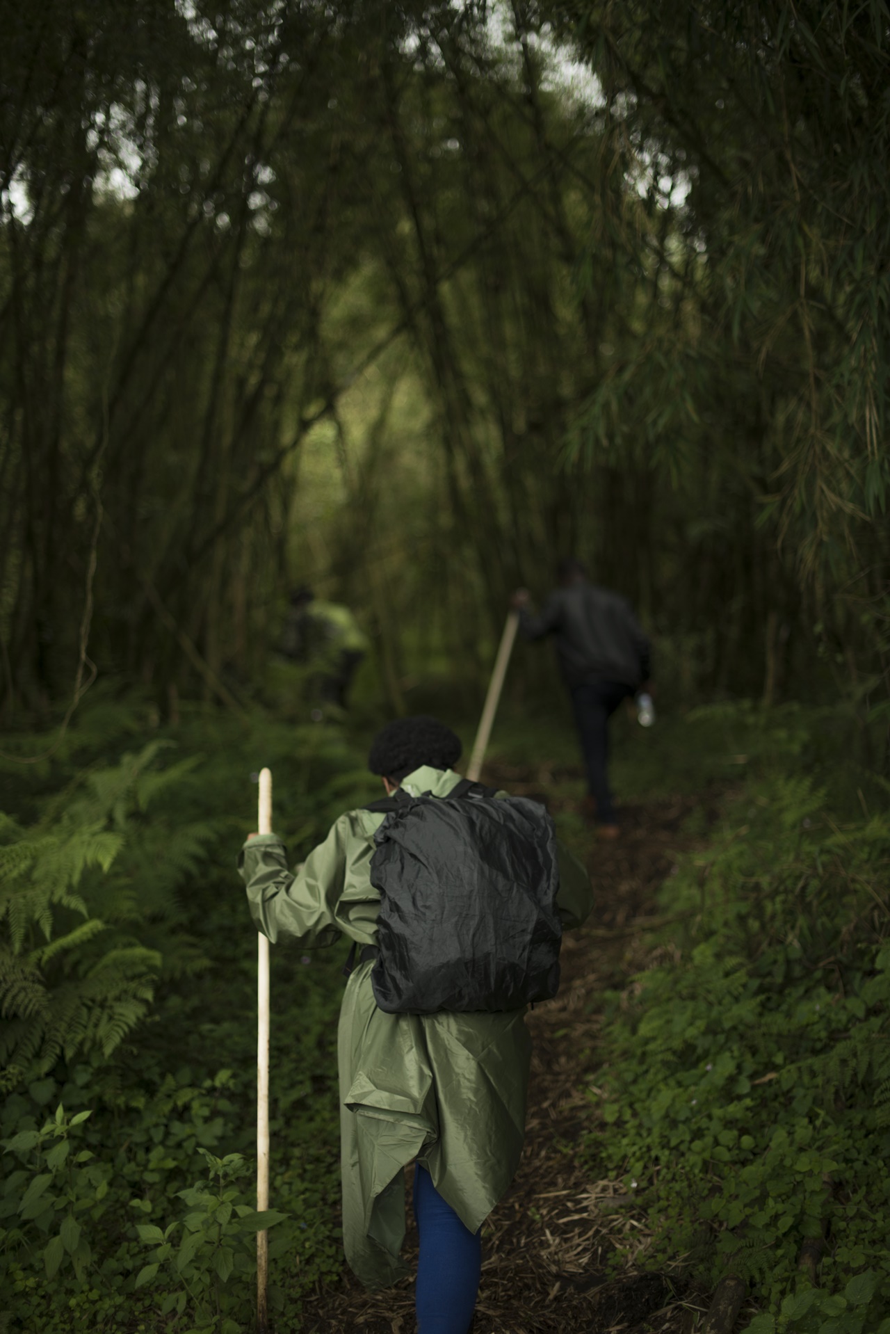 Inzira yo iba ari inzitane ni ukugenda uyishakisha n'inkoni uba witwaje