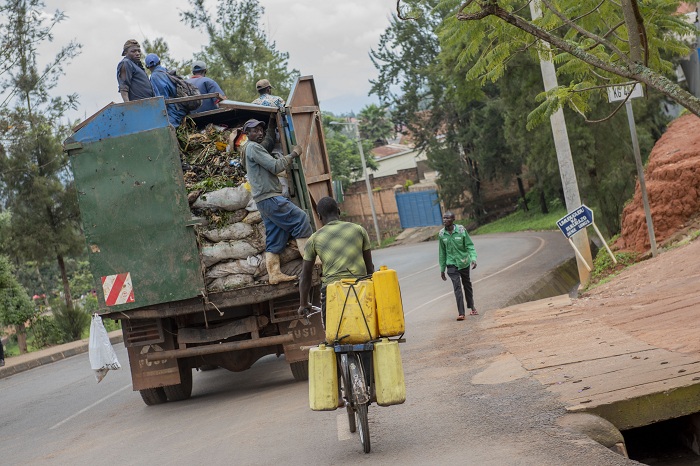 Bagurisha amazi bakurikije urugendo bakoze bayazana ndetse n'uko nabo bayaguze