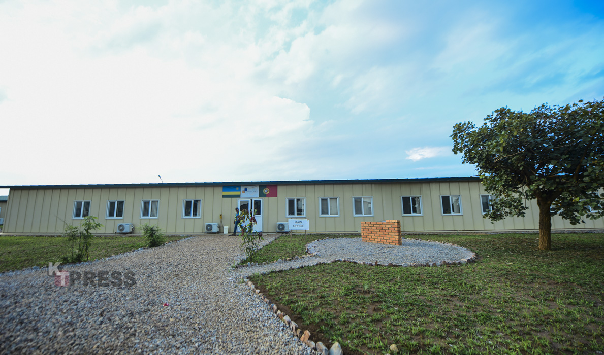 Ibyo ni ibiro by'abakozi bubaka iki kibuga