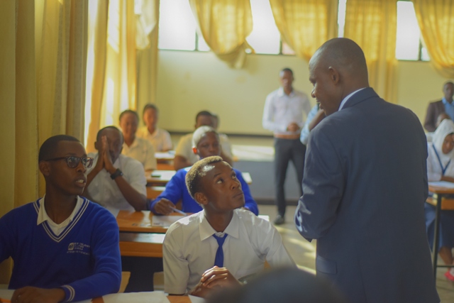 Min Mutimura agenzura yaje gusanga hari abicaranyijwe bahuje ibizami