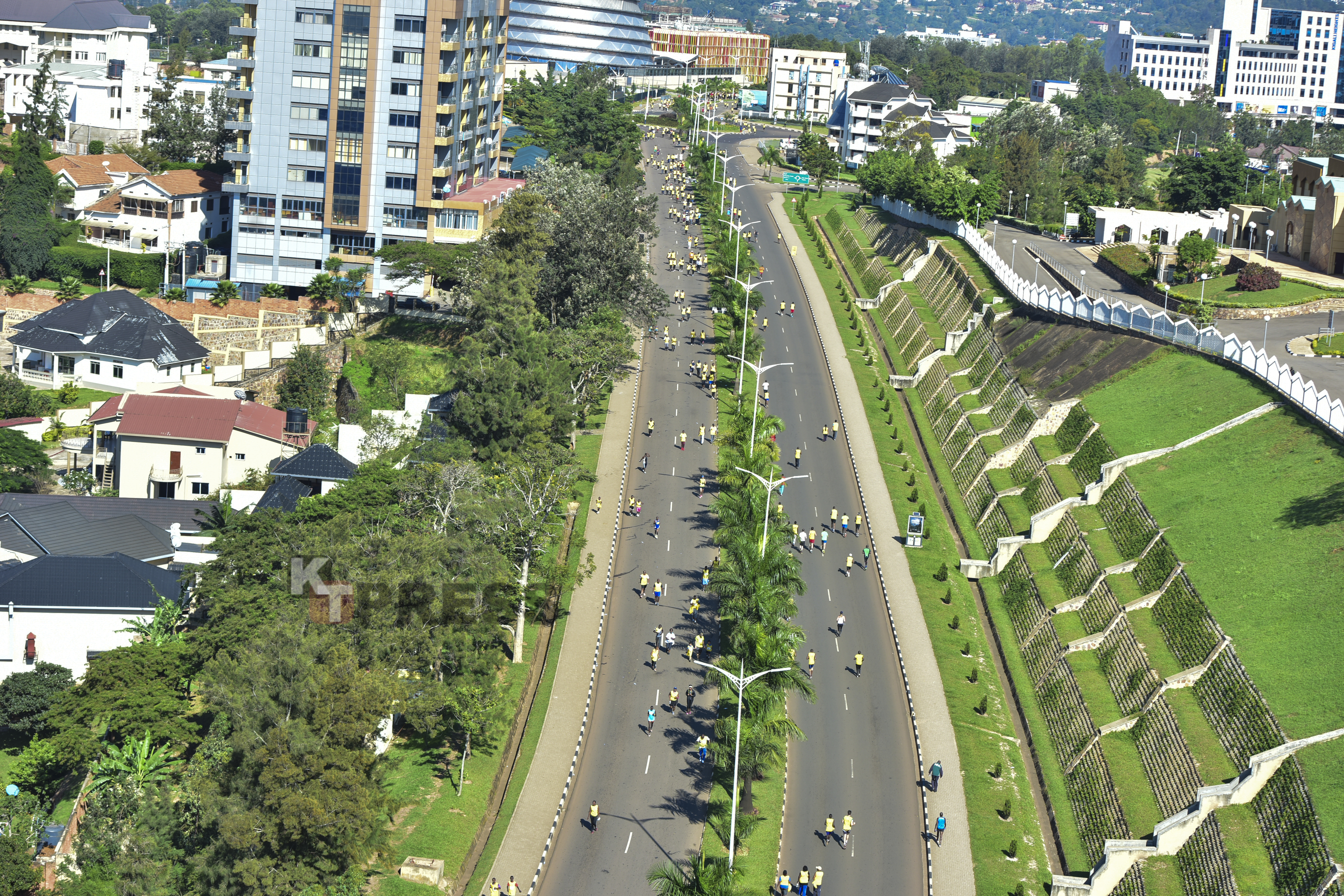 Umuhanda unyura ku gishushu ugakomeza ugana ku nteko na Kigali Convention Center nawo uzaharirwa abashyitsi