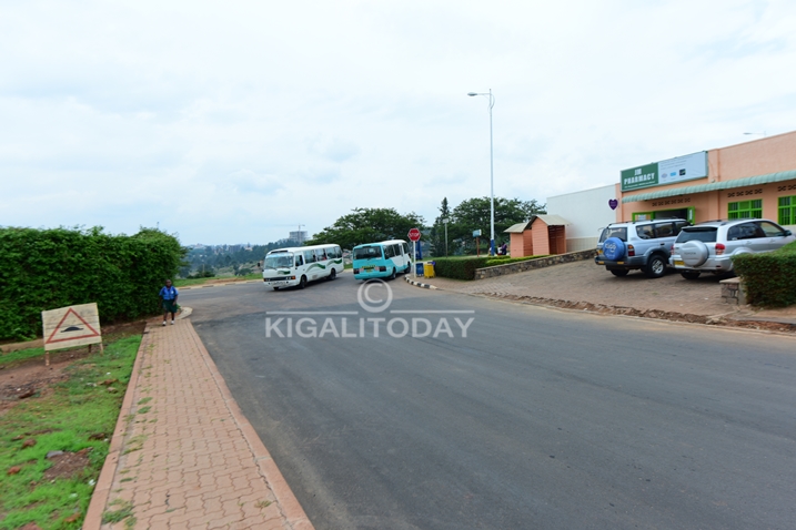 Uwo ni wo muhanda imodoka zitwara abagenzi ziva Remera cyangwa izijyayo zinyuramo. Uwo umanuka ugera ku Bitaro byitiriwe Umwami Faical.
