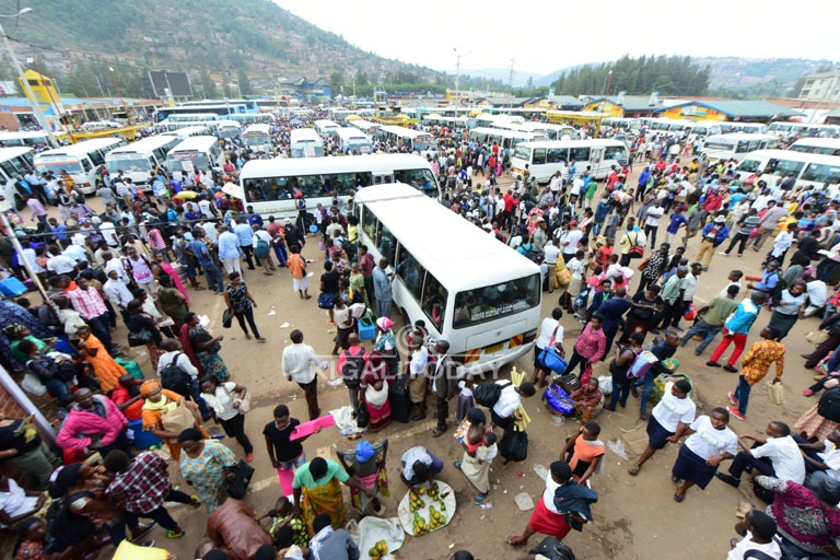 Muri Gare ya Nyabugogo hari hari abantu ibihumbi n