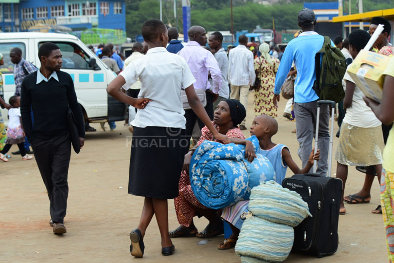 Bamwe bari bumiwe bibaza igihe bari bubonere imodoka 