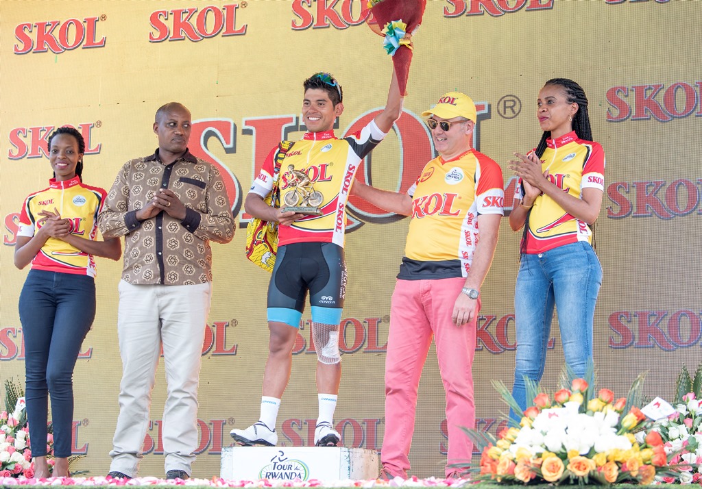 Edwin Alcibiades Ávila Vanegas wa Israel Cycling Academy yambitswe umwenda utangwa na Skol nk'uwegukanye agace